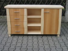Kommode mit Schubkästen